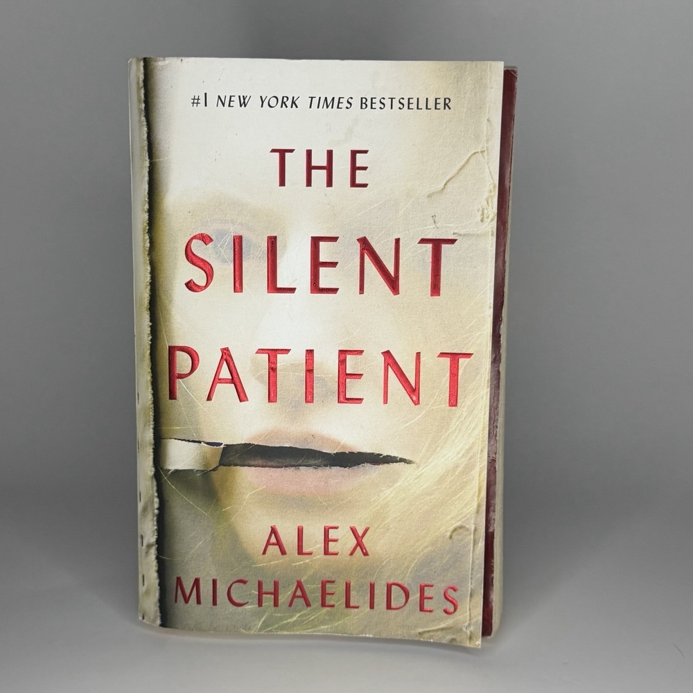 The Silent Patient by Alex Michaelides Trade Paperback, Celadon Books (2021)